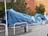 Il vento distrugge ancora una volta la tenda pre-triage per i pazienti Covid a Paola