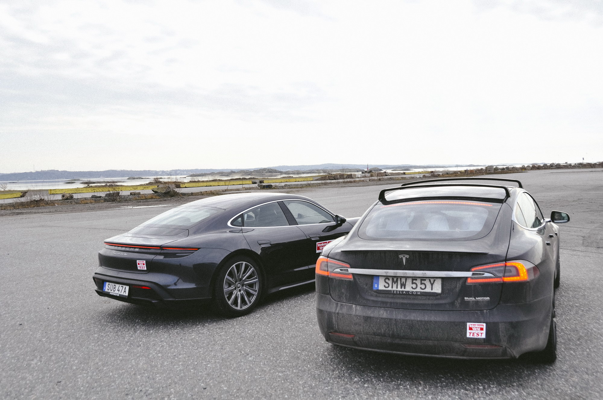 Porsche Taycan Turbo och Tesla Model S Performance 2020