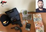 Catania, la pistola in ricordo del nonno defunto e la droga in casa: arrestato “noto” pusher