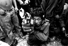 Colombia, Bogota, 2002-2009"Calle del Cartucho".Portrait of El fiero.A young woman shows her handgun to me. It is hand-made and can only shoot once. The Cartucho is an arms market and the territory of professional killers who offer their services for a few dollars.Colombie, Bogota, 2002 - 2009"Calle del Cartucho".Portrait de El fiero. Une jeune femme me montre son revolver artisanal ‡ un coup. Le Cartucho est aussi un marchÈ d'armes et le territoire des tueurs ‡ gage qui vendent leurs services pour quelques dollars.Stanislas Guigui / Agence VU Colombia, Bogota, 2002-2009"Calle del Cartucho".Portrait of El fiero.A young woman shows her handgun to me. It is hand-made and can only shoot once. The Cartucho is an arms market and the territory of professional killers who offer their services for a few dollars.Colombie, Bogota, 2002 - 2009"Calle del Cartucho".Portrait de El fiero. Une jeune femme me montre son revolver artisanal ‡ un coup. Le Cartucho est aussi un marchÈ d'armes et le territoire des tueurs ‡ gage qui vendent leurs services pour quelques dollars.Stanislas Guigui / Agence VU