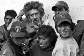 Colombia, Bogota, 2002 - 2009"Calle del Cartucho".Los Neros.In Colombia, the people from the street call themselves Neros (from CompaÒero, companion); they are a sort of urban pirates brotherhood.Colombie, Bogota, 2002 - 2009"Calle del Cartucho".Los Neros.En Colombie, les gens de la rue s'appellent entre eux Neros (qui vient de CompaÒero, compagnon), sorte de fraternitÈ de pirates urbains.Stanislas Guigui / Agence VU Colombia, Bogota, 2002 - 2009"Calle del Cartucho".Los Neros.In Colombia, the people from the street call themselves Neros (from CompaÒero, companion); they are a sort of urban pirates brotherhood.Colombie, Bogota, 2002 - 2009"Calle del Cartucho".Los Neros.En Colombie, les gens de la rue s'appellent entre eux Neros (qui vient de CompaÒero, compagnon), sorte de fraternitÈ de pirates urbains.Stanislas Guigui / Agence VU