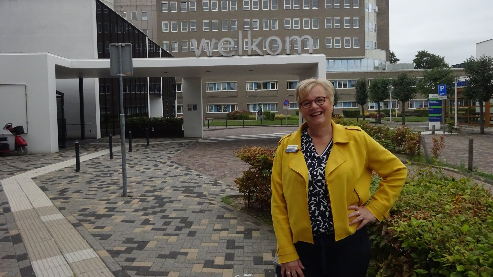 Evaline Kemp-de Boon bij haar werkplek: het Beatrixziekenhuis in Gorinchem.