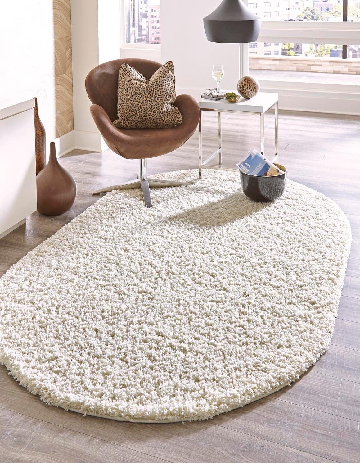 Unique Loom Solid Shag Collection Area Rug (3' 3" x 5' 3" Oval, Pure Ivory)