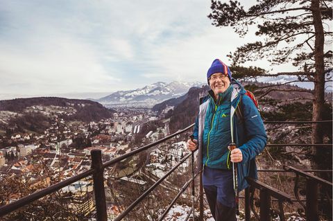 Reinhard Haller an einer Aussichtsplattform