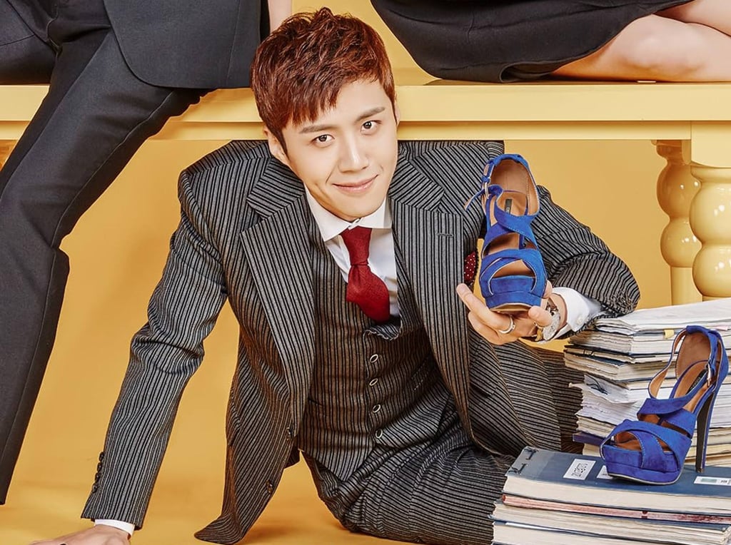 Kim Seon-ho rocks a pinstripe in a promotional image for “Two Cops” (2017). Kim Seon-ho rocks a pinstripe in a promotional image for “Two Cops” (2017).